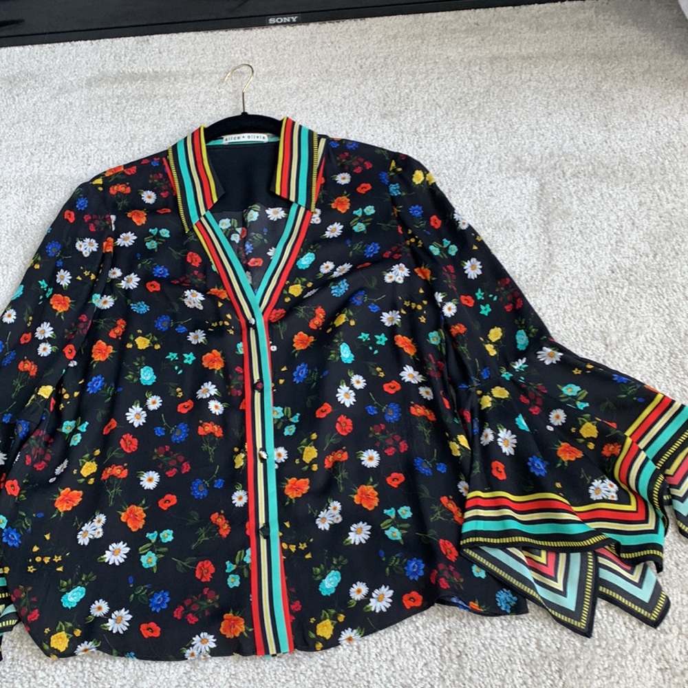 ❤️Alice  + Olivia Floral Bell Sleeve NWOT - Picture 10 of 12